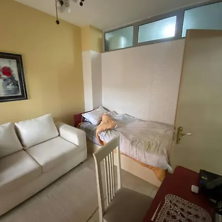 Lägenhet Asllani's House Shkodër